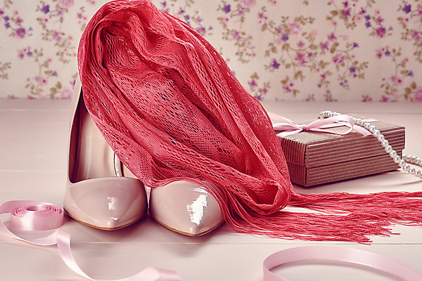 포토 JPG 해외이미지 리본 분홍색 결혼 백그라운드 신발 꽃무늬 목걸이 장신구 결혼식 선물 사랑 사람없음 목재 세트 상자 유행 목도리 침묵 수확 고급 우아함 복고 바닐라 특별함 스타일 파리(프랑스) 해외202004 해외포토 나무 잡화 꽃 감정 컬러 컨셉 무늬 농업 재료 이벤트 소리 파일형식 이미지허브