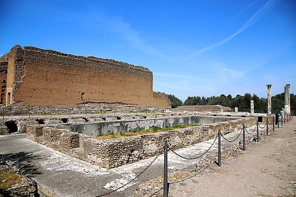 포토 JPG 해외이미지 유럽 호수 여행 건축양식 풍경 사람없음 물 조각상 이탈리아 기둥 사찰 역사 로마 당구 빌라 폐허 아치 대리석 그리스인 천연기념물 고고학 로마인 복잡 옛날 제국 파멸 포럼 해외202004 해외포토 자연요소 서양인 교육 건축 나라 컨셉 재료 종교건축 주택 인종 조형물 구기 토론 파일형식 소멸 이미지허브