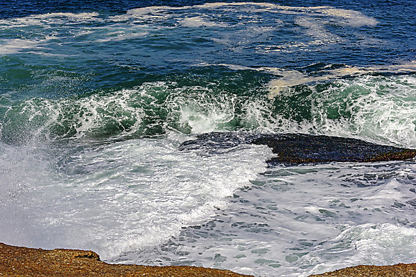 포토 JPG 해외이미지 파도 바다 모션 자연 열대 풍경 해변 사람없음 야외 물 힘 거품 바위 흰색 물방울 떨어짐 장면 분무기 격파 리우데자네이루 스플래쉬 해외202004 해외포토 자연요소 컬러 컨셉 돌_바위 생태계 브라질 파일형식 이미지허브
