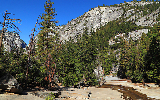 포토 JPG 해외이미지 주간 나무 남자 여행 자연 하늘 파노라마 사람 풍경 사람없음 야외 가로 물 파란색 강 햇빛 태양 여행객 평화 환경 계곡 맑음 미국 침묵 고요 하이킹 흐름 가장자리 캘리포니아 방문 상록수 내추럴 감탄 요세미티국립공원 지질학 하이커 화강암 해외202004 해외포토 자연요소 식물 교육 컬러 컨셉 북아메리카 레저 날씨 촬영기법 국립공원 소리 암석 둘레 생태계 파일형식 이미지허브