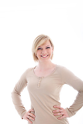 포토 JPG 해외이미지 여자 행복 포즈 성공 관리 한명 서기 미소 웃음 사람 금발 활발 흰색 자신감 엉덩이 역동적 고립 해외202004 해외포토 1 헤어스타일 감정 컬러 컨셉 모션 표정 신체부위 파일형식 이미지허브