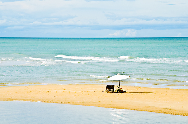포토 JPG 해외이미지 모래 파도 바다 섬 여행 하늘색 우산 하늘 지붕 휴가 휴식 사람없음 목재 물 햇빛 평화 맑음 수영 기쁨 꿈 만 고독 선탠 엉덩이 휴양지 해먹 덩어리 야외의자 파라다이스 해외202004 해외포토 자연요소 나무 감정 컨셉 의자 재료 날씨 신체부위 파란색 태양 장소 침대 수상스포츠 파일형식 이미지허브