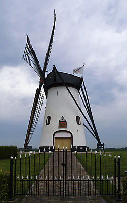 포토 JPG 해외이미지 구름 길 사람없음 풍차 흰색 깃발 대문 천연기념물 해외202004 해외포토 자연요소 컬러 문 파일형식 이미지허브