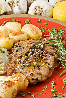 포토 JPG 해외이미지 음식 재료 부분 양파 감자 도마 파슬리 마늘 육류 돼지고기 스테이크 요리 사람없음 목재 빨간색 소고기 소시지 닫기 허리 날것 소금 후추 양고기 로즈메리 아르헨티나 정물화 샬롯 해외202004 해외포토 나무 컬러 채소 식재료 모션 주방용품 서양음식 신체부위 남아메리카 가공식품 허브 향신료 그림 파일형식 이미지허브