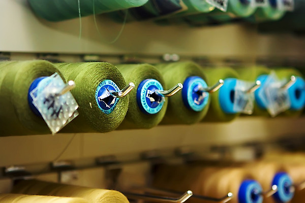 포토 JPG 해외이미지 모델 손 드레스 옷 산업 줄 패턴 손가락 공장 주택 자 손잡이 사람없음 내부 유행 기계 장비 엄지손가락 공구 직물 업무 커튼 실 수리 제조 바느질 디자이너 자르기 측정 실타래 재단 직진 퀼트 핸드메이드 해외202004 해외포토 직업 무늬 공업 모션 문구용품 건물 신체부위 도구 작업 파일형식 이미지허브