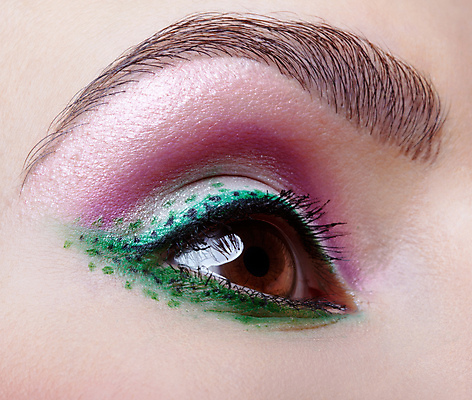 포토 JPG 해외이미지 응시 여자 컨셉 실내 한명 근접촬영 성인 앞모습 신체부위 눈썹 눈화장 아이섀도 페이스페인팅 성인여자한명만 해외202004 해외포토 1 시선 얼굴 뷰포인트 사람 내부 화장 화장품 여자한명만 성인여자만 파일형식 이미지허브