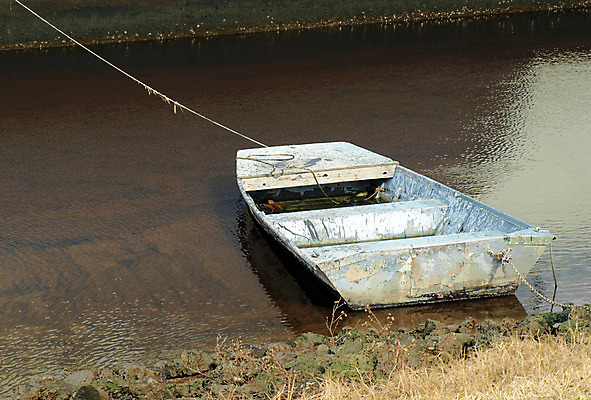 포토 JPG 해외이미지 여행 사람없음 목재 물 보트 개울 함선 옛날 해외202004 해외포토 자연요소 나무 배_교통 재료 강 파일형식 이미지허브
