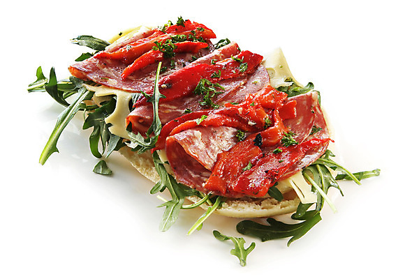 포토 JPG 해외이미지 음식 빵 잎 고추 치즈 파프리카 파슬리 샌드위치 육류 사람없음 가로 초록색 사진촬영 샐러드 로켓 소시지 그릴 흰배경 점심식사 살라미 해외202004 해외포토 식물 컬러 백그라운드 채소 식재료 주방용품 유제품 촬영 식사 흰색 가공식품 파일형식 이미지허브