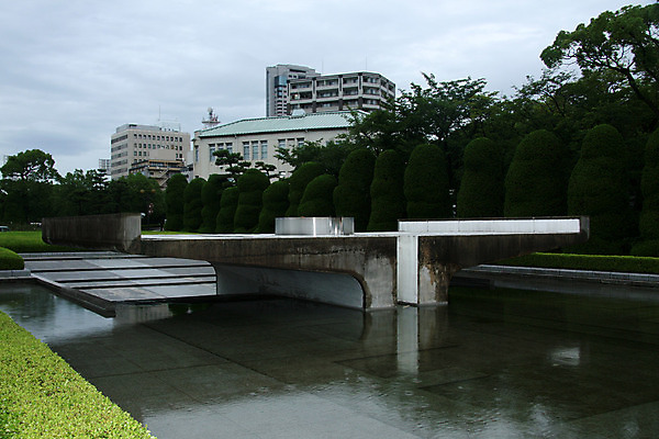 포토 JPG 해외이미지 공원 호수 2 불 사람없음 물 세계 평화 일본 연못 폭탄 전쟁 원자 A 기념물 천연기념물 원자력 해외202004 해외포토 자연요소 알파벳 공공시설 아시아 컨셉 에너지 폭발물 파일형식 이미지허브