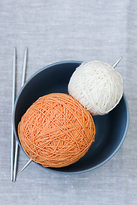 포토 JPG 해외이미지 그릇 접시 행복 밧줄 오렌지 공 가족 주택 취미 사람없음 어둠 고요 회색 업무 뜨개질 큼 복숭아 부드러움 실타래 얇은 혼자 안락 해외202004 해외포토 식기 감정 줄 컬러 컨셉 과일 관계 건물 작업 감각 크기 파일형식 이미지허브