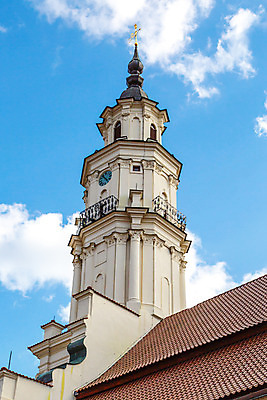 포토 JPG 해외이미지 구름 외관 유럽 벽 건축양식 하늘 돌담 사람없음 야외 건물 여름 파란색 햇빛 환경 봄 블록 흰색 타운 시청 구시가지 리투아니아 바로크 회복 해외202004 해외포토 자연요소 건축물 계절 건축 나라 컬러 컨셉 담장 태양 돌_바위 도시 관공서 파일형식 이미지허브