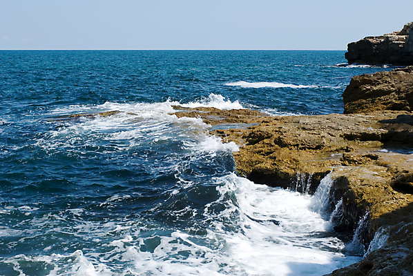 포토 JPG 해외이미지 유럽 파도 바다 섬 여행 자연 하늘 아침 풍경 사람없음 세로 물 여름 파란색 햇빛 검은색 침묵 봄 거품 만 서핑 가장자리 망토 휴양지 지역 폭풍 석호 생태학 서쪽 엘리먼트 우크라이나 터키석 수평선 해외202004 해외포토 주간 자연요소 계절 교육 나라 컬러 날씨 태양 소리 장소 수상스포츠 둘레 보석 방향 생태계 파일형식 이미지허브
