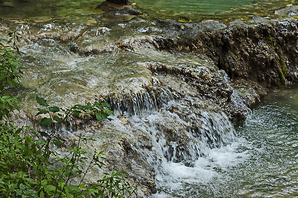 포토 JPG 해외이미지 나무 호수 여행 잎 부분 자연 산 이끼 풍경 사람없음 목재 초록색 물 파란색 강 햇빛 반사 노란색 마을 폭포 안개 바위 물방울 신선 떨어짐 숲 발칸반도 불가리아 사방 해외202004 해외포토 자연요소 식물 컬러 컨셉 재료 날씨 태양 돌_바위 생태계 파일형식 남유럽 이미지허브