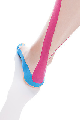 포토 JPG 해외이미지 백인 여자 백그라운드 신체 손가락 휴식 건강 손바닥 한명 세로 운동 약 손상 고통 환자 흰색 질병 유연 흰배경 붕대 테이프 테라피 발목 송아지 고립 물리치료 염증 치유 해외202004 해외포토 서양인 1 손 감정 새끼 컬러 컨셉 의학 발 문구용품 사람 치료 뷰티 소 파일형식 이미지허브