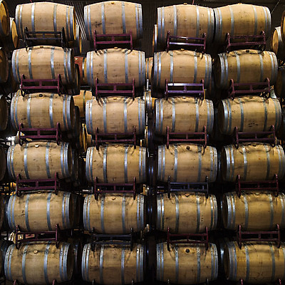 포토 JPG 해외이미지 사람없음 쌓기 가득함 일렬 오크통 와인통 해외202004 해외포토 모션 와인 파일형식 이미지허브