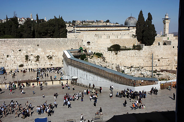 포토 JPG 해외이미지 종교 벽 여행 산 파노라마 풍경 사람없음 여행객 믿음 성경 기도 사찰 역사 황금 중앙 이슬람교 모스크 유대인 동쪽 서쪽 순례 순례자 숭배 신앙심 예루살렘 옛날 이스라엘 팔레스타인 해외202004 해외포토 감정 중동 종교용품 종교건축 촬영기법 사람 방향 서아시아 파일형식 이미지허브