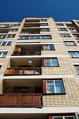 포토 JPG 해외이미지 외관 건축양식 창문 부동산 벽돌 아파트 주택 안전 사람없음 야외 건물 발코니 도시 수리 버리기 부식 타운 공동주택 멀티 옛날 많음 해외202004 해외포토 건축물 건축 컨셉 모션 재산 파일형식 이미지허브