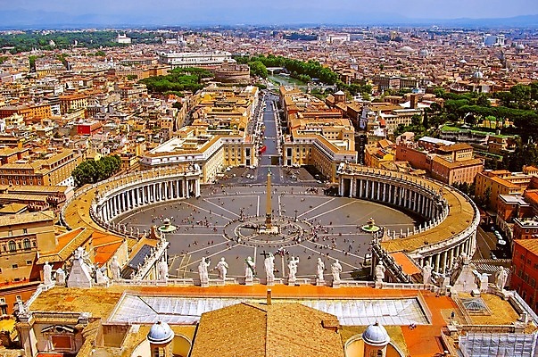 포토 JPG 해외이미지 응시 조류 하늘 파노라마 사람없음 놀람 이탈리아 성자 로마 정사각형 광장 스카이라인 해외202004 해외포토 도형 동물 시선 감정 유럽 종교 촬영기법 표정 파일형식 이미지허브