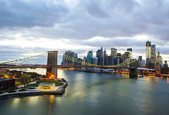 포토 JPG 해외이미지 비즈니스 건축양식 하늘 사람없음 건물 물 강 도시풍경 반사 미국 회색 도시 도심 뉴욕 스카이라인 맨해튼 브루클린 해외202004 해외포토 자연요소 건축물 건축 컬러 북아메리카 풍경 파일형식 이미지허브