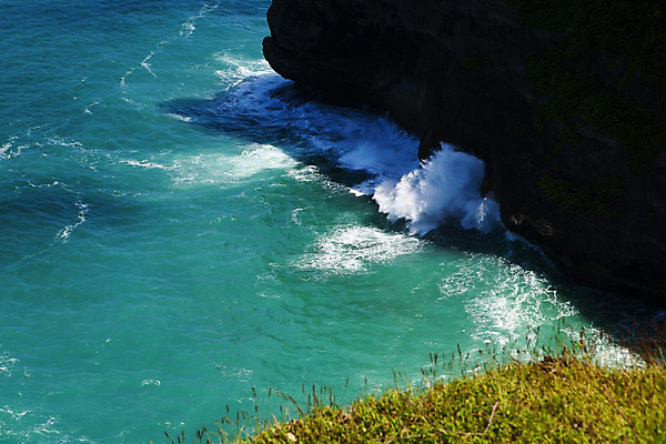 포토 JPG 해외이미지 전통 아시아 파도 바다 섬 여행 자연 휴가 산 풍경 사람없음 야외 초록색 물 여름 파란색 햇빛 축제 침묵 골동품 바위 원주민 언덕 발리 인도네시아 이국적 수평선 해외202004 해외포토 자연요소 계절 나라 컬러 태양 소리 돌_바위 아프리카인 생태계 파일형식 이미지허브