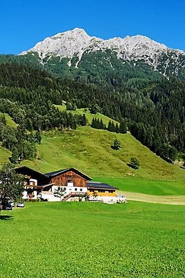 포토 JPG 해외이미지 나무 자연 하늘 산 주택 풍경 사람없음 야외 초록색 여름 파란색 컬러풀 마을 봄 시골 오스트리아 숲 언덕 알프스 슬로프 외양간 해외202004 해외포토 식물 계절 유럽 컬러 스키장 건물 생태계 파일형식 이미지허브