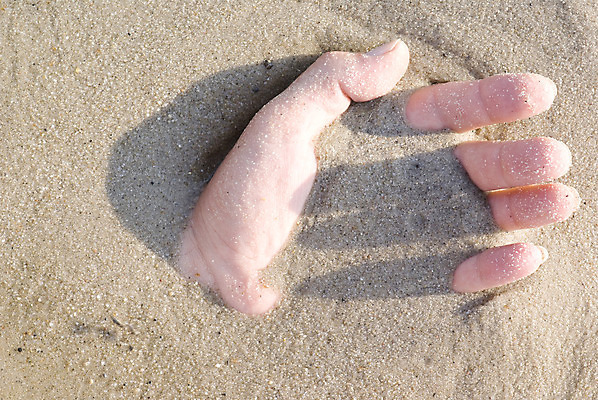 포토 JPG 해외이미지 손 남자 모래 손가락 손바닥 그림자 사람 사람없음 갈색 해외202004 해외포토 컬러 신체부위 파일형식 이미지허브