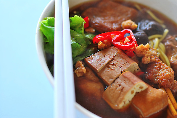 포토 JPG 해외이미지 라이프스타일 접시 음료 음식 여행 다이어트 채소 재료 콩 건강 요리 동양인 사람없음 식당 식사 중국 버섯 맛 수프 메뉴 국수 거짓 채식주의자 스타일 비건 해외202004 해외포토 식기 아시아 컨셉 곡류 인종 생활 상점 면류 채식 파일형식 이미지허브