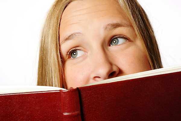 포토 JPG 해외이미지 학생 응시 여자 교육 행복 얼굴 생각 졸업 텍스트 학교 청소년 수업 한명 사람 10대 책 청춘 독서 꿈 시험 도서관 입장 스마트 교과서 준비 대학교 문학 백과사전 학자 문해 해외202004 해외포토 직업 1 시선 감정 컨셉 교재 신체부위 사전 파일형식 이미지허브