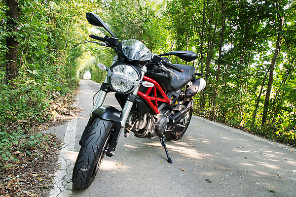 포토 JPG 해외이미지 스포츠 사람없음 자전거 검은색 오토바이 속도 모터 몬스터 해외202004 해외포토 컬러 바이크 파일형식 이미지허브