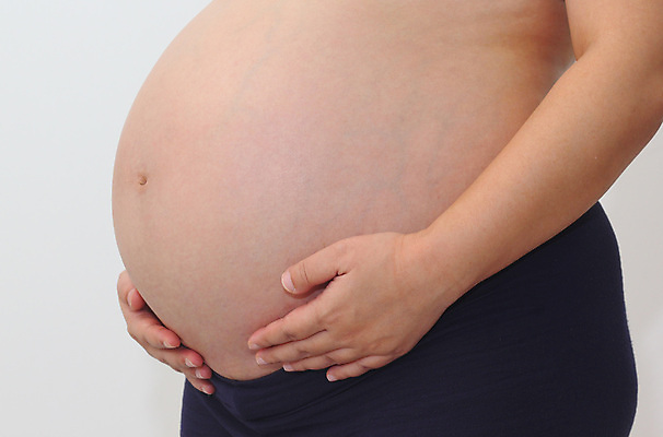 포토 JPG 해외이미지 여자 행복 엄마 건강 사랑 사람 사람없음 부모 희망 임산부 임신 아기 잡기 고립 해외202004 해외포토 감정 가족 모션 파일형식 이미지허브