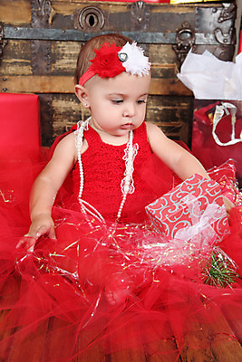 포토 JPG 해외이미지 백인 모델 1 전통 라이프스타일 드레스 계절 여자 어린이 백그라운드 크리스마스 장난 놀이 휴가 갈색머리 선물 한명 사람 이벤트 목재 장식 빨간색 산타클로스 축제 골동품 흰색 축하 표현 아기 머리띠 작음 12월 클라우스 해외202004 해외포토 서양인 나무 헤어스타일 옷 기념일 컬러 컨셉 재료 장신구 생활 날짜 크기 파일형식 이미지허브