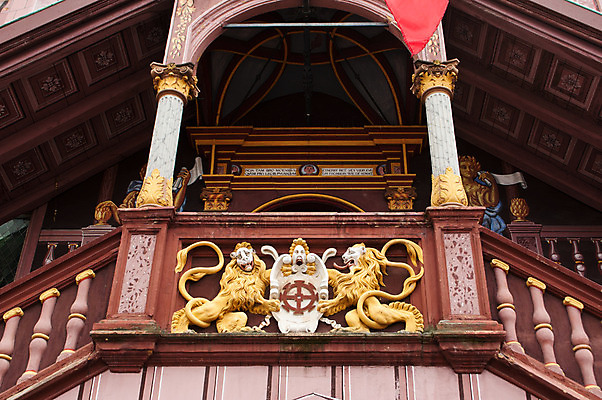 포토 JPG 해외이미지 전통 디자인 유럽 문화 벽 분홍색 여행 건축양식 부동산 휴가 거리 사람없음 건물 계단 프랑스 발코니 바위 깃발 도시 역사 클래식 우아함 극장 타운 시청 프랑스어 옛날 스타일 해외202004 해외포토 문자 건축물 건축 나라 컬러 컨셉 돌_바위 재산 관공서 파일형식 이미지허브