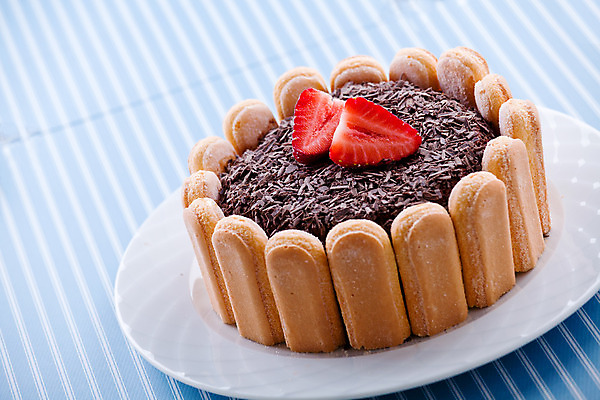 포토 JPG 해외이미지 열매 음식 과일 딸기 디저트 요리 사람없음 빨간색 컬러풀 갈색 초콜릿 검은색 흰색 닫기 베리 무스 페스츄리 해외202004 해외포토 식물 빵 컬러 모션 파일형식 이미지허브