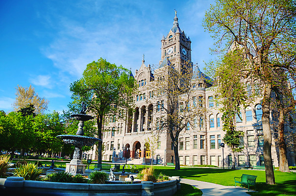 포토 JPG 해외이미지 공원 여행 건축양식 하늘 사람없음 건물 미국 센터 역사 도심 시계탑 타운 첨탑 시청 고딕 빅토리아 해외202004 해외포토 건축물 공공시설 건축 북아메리카 탑 도시 관공서 파일형식 이미지허브