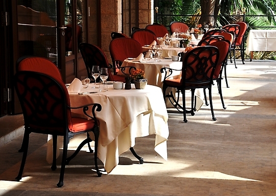 포토 JPG 해외이미지 전통 드레스 음료 음식 와인잔 의자 유리 탁자 휴식 손바닥 요리 사람없음 야외 목재 빨간색 여름 태양 요식업 식당 와인 식사 저녁식사 봄 덮개 마시기 신용카드 그리기 스페인 고급 지중해 서비스 메뉴 냅킨 재떨이 점심식사 단절 스페인어 흡연자 해외202004 해외포토 자연요소 나무 손 옷 계절 유럽 산업 바다 컬러 가구 컨셉 술잔 재료 모션 재질 주류 흡연 금융 상점 뚜껑 파일형식 이미지허브