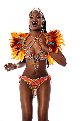 포토 JPG 해외이미지 전통 옷 여자 행복 문화 장신구 모션 한명 장식 파티 축제 댄서 축하 표현 춤 화려 우아함 머리장식 브라질 고립 삼바 해외202004 해외포토 직업 1 감정 컨셉 문화예술 사람 이벤트 남아메리카 파일형식 이미지허브