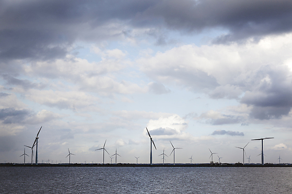 포토 JPG 해외이미지 구름 공원 산업 자연 하늘 바람 풍경 사람없음 초록색 물 파란색 빛 환경 힘 재활용 풍차 발전기 에너지 흰색 칼날 네덜란드 에코 생태계 유지 돛대 방앗간 생태학 해외202004 해외포토 자연요소 공공시설 교육 유럽 컬러 날씨 발전소 친환경 파일형식 이미지허브