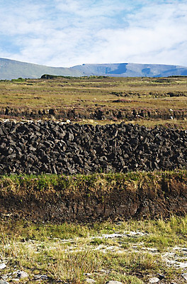 포토 JPG 해외이미지 문화 농업 산 풍경 잔디 사람없음 초록색 파란색 갈색 쌓기 시골 원주민 습지 자르기 연료 아일랜드 흙더미 마요네즈 내추럴 변소 해외202004 해외포토 식물 유럽 산업 컬러 모션 흙 소스_음식 아프리카인 파일형식 더미 이미지허브