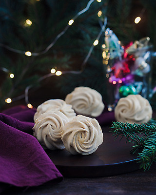 포토 JPG 해외이미지 디자인 커피 음식 백그라운드 크리스마스 겨울 공 휴가 디저트 새로움 기념 프레임 사람없음 목재 컵 장난감 주방 어둠 시골 축하 뜨거움 차 달콤 아침식사 설탕 오브젝트 점심식사 마시멜로우 러시아인 스칸디나비아 핸드메이드 카피스페이스 해외202004 해외포토 서양인 나무 식기 계절 기념일 음료 컨셉 재료 식사 공백 맛 파일형식 이미지허브