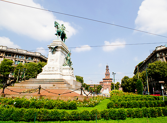 포토 JPG 해외이미지 나무 문화 벽 조각 건축양식 사람없음 울타리 조각상 탑 성 재산 분수 타운 천연기념물 르네상스 밀라노 가리발디 해외202004 해외포토 식물 건축물 건축 금융 담장 조형물 이탈리아 도시 위인 정치가 파일형식 이미지허브