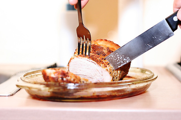 포토 JPG 해외이미지 전통 접시 음식 조각 백그라운드 포크 유리 건강 육류 돼지고기 요리 사람없음 가로 빨간색 갈색 주방 식당 요리사 축제 식사 저녁식사 소고기 튀김 흰색 기구 신선 칼 그릴 자르기 굽기 먹기 오브젝트 날카로움 서빙 칠면조 해외202004 해외포토 직업 식기 컬러 식재료 모션 재질 조류 주방용품 상점 구이 파일형식 이미지허브