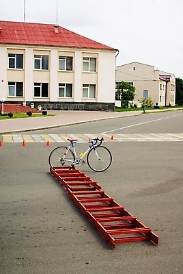 포토 JPG 해외이미지 도로 스포츠 컨셉 의자 교통시설 추상 휴가 벽돌 거리 그림자 서기 안전 사람없음 빨간색 빛 태양 자전거 도시 바퀴 기다림 승차 주차 오브젝트 출퇴근 순환 보안 정사각형 타이어 타운 그만 옛날 통근 특별함 혼자 해외202004 해외포토 자연요소 도형 길 컬러 가구 교통 무늬 비즈니스 모션 바이크 시설 출근 파일형식 이미지허브