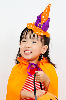 포토 JPG 해외이미지 전통 드레스 여자 행복 어린이 백그라운드 장난 호박 휴가 기념 한명 미소 사람 동양인 이벤트 파티 중국 유치원 할로윈 흰색 표현 대접 잡기 작음 신비 악마 마녀 나쁜 고립 해외202004 해외포토 1 옷 교육 감정 아시아 컬러 컨셉 채소 모션 표정 인종 크기 파일형식 이미지허브