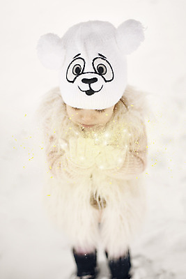 포토 JPG 해외이미지 백인 딸 행복 어린이 크리스마스 상상 새로움 털 요정 사람 사람없음 야외 파티 유행 믿음 희망 기쁨 꿈 추위 흰색 생일 숲 작음 불기 눈물 먼지 공상 마법 해외202004 해외포토 서양인 기념일 감정 컬러 컨셉 가족 모션 이벤트 크기 파일형식 이미지허브