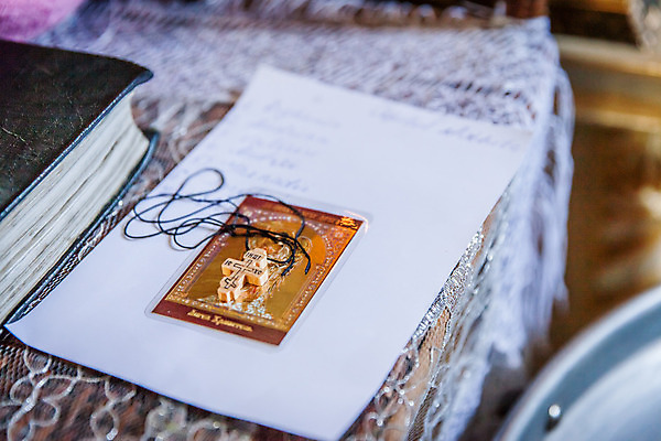 포토 JPG 해외이미지 전통 손 종교 십자가 목걸이 선물 사람없음 목재 교회 평화 믿음 희망 기도 축하 잡기 예수 영혼 황금 축복 성직자 심볼 순수 명상 신성 숭배 신앙심 팬던트 해외202004 해외포토 나무 감정 컨셉 재료 장신구 종교건축 모션 건물 신체부위 신_종교 파일형식 이미지허브