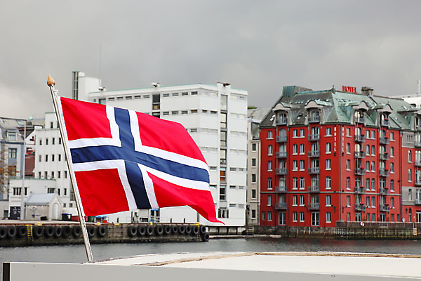포토 JPG 해외이미지 구름 유럽 바다 여행 십자가 요트 건축양식 자연 하늘 호텔 바람 주택 프레임 항해 노르웨이 풍경 사람없음 야외 건물 목재 빨간색 물 파란색 세계 항구 흰색 깃발 도시 보트 역사 큼 가득함 심볼 함선 북쪽 흐림 바이킹 스칸디나비아 오슬로 전국 해외202004 해외포토 자연요소 나무 건축물 건축 나라 컬러 배_교통 재료 교통시설 숙소 날씨 크기 방향 생태계 파일형식 이미지허브