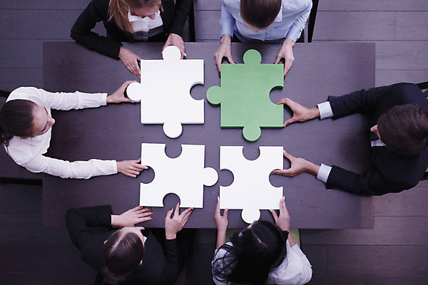 포토 JPG 해외이미지 조각 컨셉 생각 비즈니스 통신 부분 성공 협력 아이디어 함께함 사람 여러명 초록색 흰색 업무 비즈니스맨 퍼즐 그룹 계획 연결 문제 해결 지원 통일 헬프 해외202004 해외포토 남자 컬러 다수 작업 도움 직장인 파일형식 이미지허브