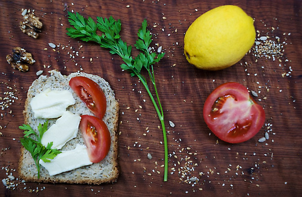 포토 JPG 해외이미지 음식 빵 백그라운드 토마토 탁자 아침 치즈 건강 요리 씨앗 사람없음 목재 빨간색 초록색 식사 빵집 맛 아침식사 정상 먹기 레몬 브런치 토스트 버터 점심식사 페스츄리 핸드메이드 해외202004 해외포토 주간 나무 식물 컬러 가구 컨셉 채소 과일 재료 모션 유제품 상점 파일형식 이미지허브