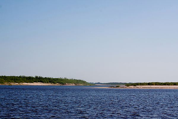 포토 JPG 해외이미지 하늘 풍경 사람없음 야외 가로 물 여름 파란색 강 햇빛 교회 맑음 흰색 수리 러시아 북쪽 해외202004 해외포토 자연요소 계절 유럽 컬러 종교건축 날씨 건물 태양 방향 파일형식 이미지허브