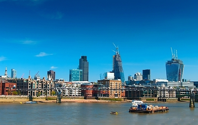 포토 JPG 해외이미지 모양 여행 비즈니스 유리 하늘 영국 거리 맥주 풍경 사람없음 야외 건물 금융 도시풍경 세계 글로벌 사무실 우주 탑 금속 정원 고층빌딩 힘 도시 업무 건축가 큼 기중기 런던 거인 생태학 철강 해외202004 해외포토 직업 건축물 교육 유럽 재질 주류 빌딩 경제 작업 중장비 크기 파일형식 이미지허브